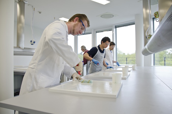 In the FVK courses of the Fraunhofer IFAM the participants learn about different manufacturing processes as well as their application and behavior.